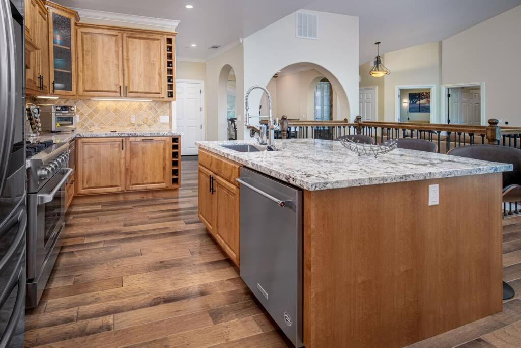 New Luxury Lake House In Pine Mountain Lake Close To Yosemite! Perfect For All Seasons! Great For Retreats, Getaways, Celebrations, And More! Гроувланд Екстериор снимка