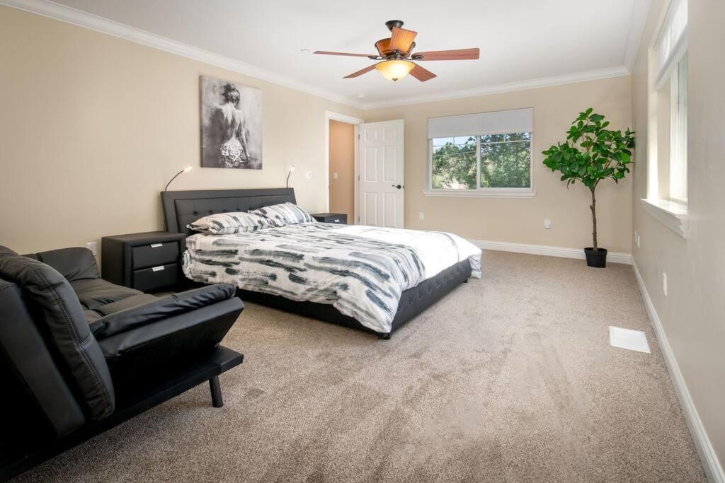 New Luxury Lake House In Pine Mountain Lake Close To Yosemite! Perfect For All Seasons! Great For Retreats, Getaways, Celebrations, And More! Гроувланд Екстериор снимка